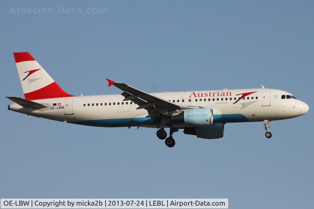 OE-LBW, 2001 Airbus A320-214 C/N 1678, Landing