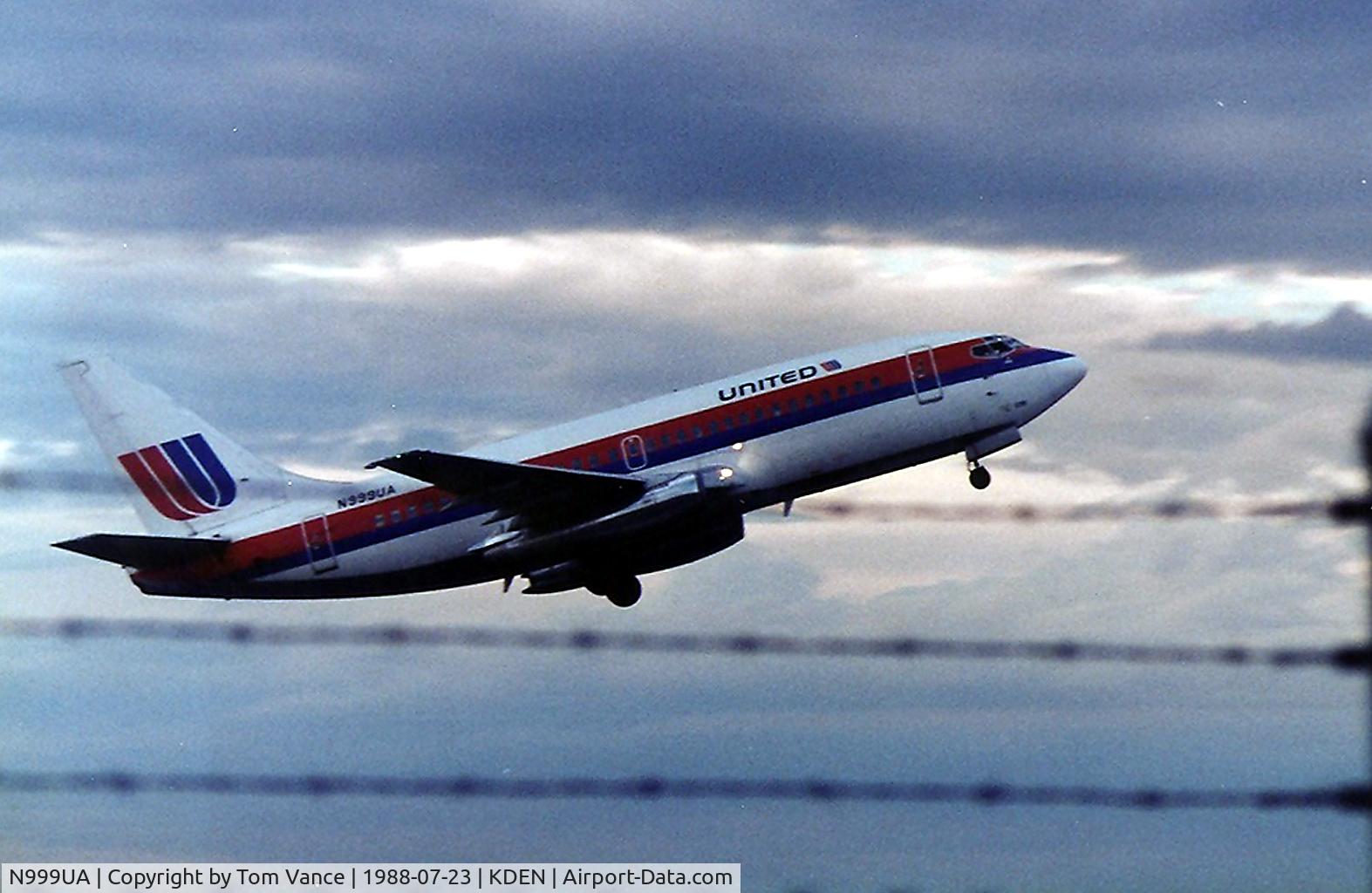 N999UA, 1982 Boeing 737-291 C/N 22742, KDEN- taken July 23 1998 at Denver Stapelton. Sadly written of at Colorado Springs, CO