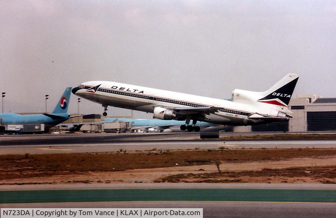 N723DA, 1977 Lockheed L-1011-385-1 TriStar 1 C/N 193C-1150, KLAX N723DA rotating off 25R for KATL.