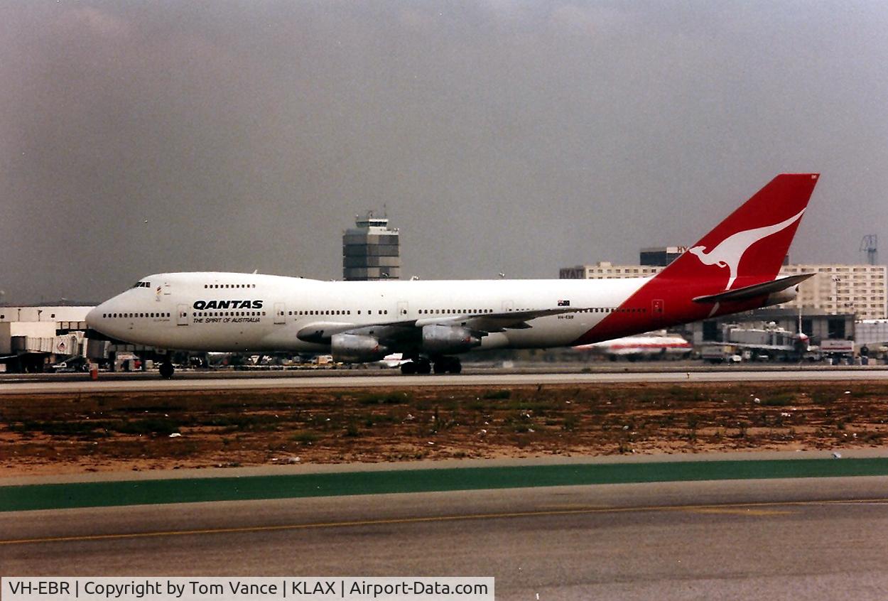 VH-EBR, 1980 Boeing 747-238B C/N 22614, KLAX - -EBR touched down at LAX after a long haul from SYD. March 1989