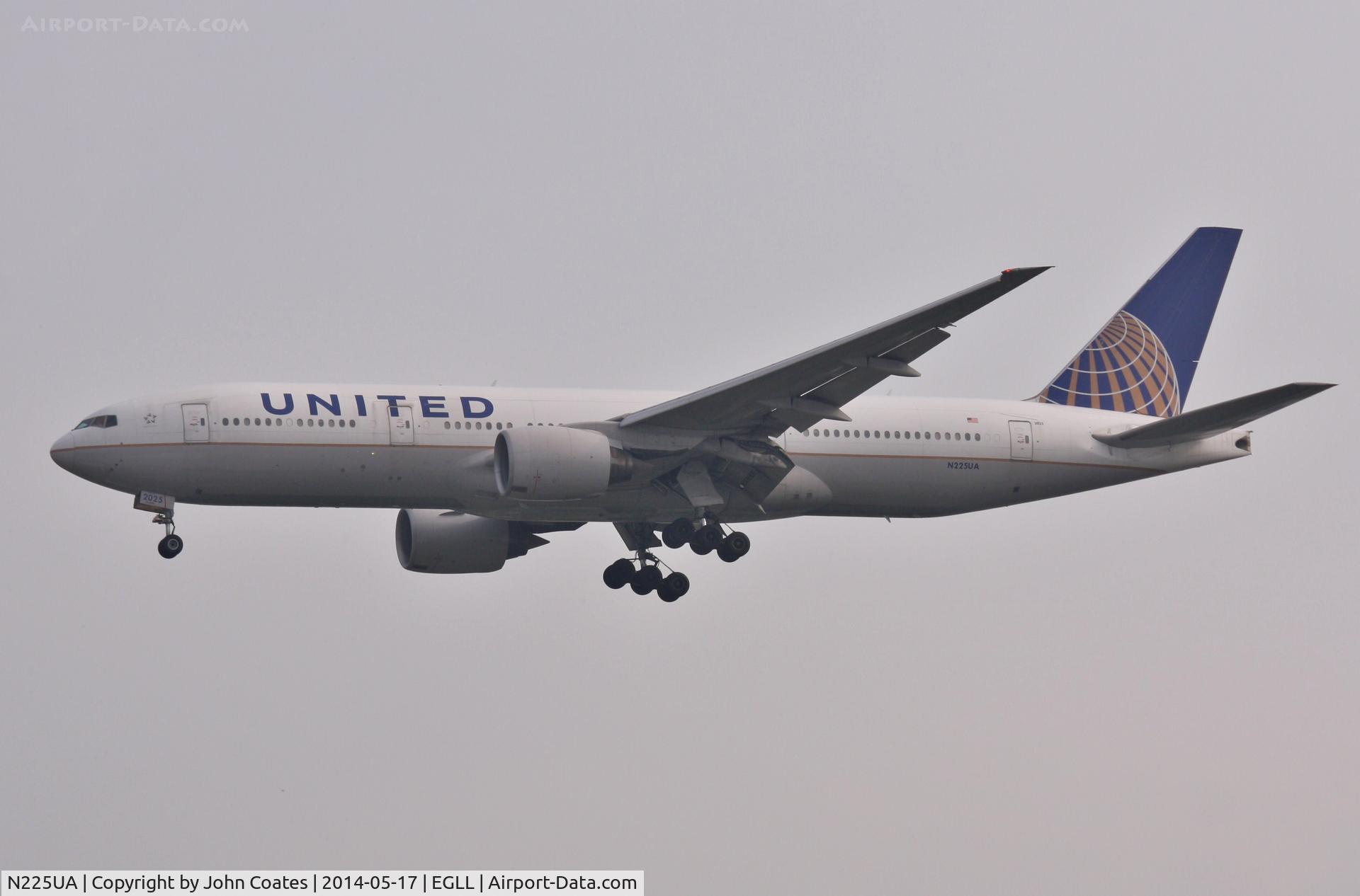 N225UA, 2001 Boeing 777-222/ER C/N 30554, Finals 27L