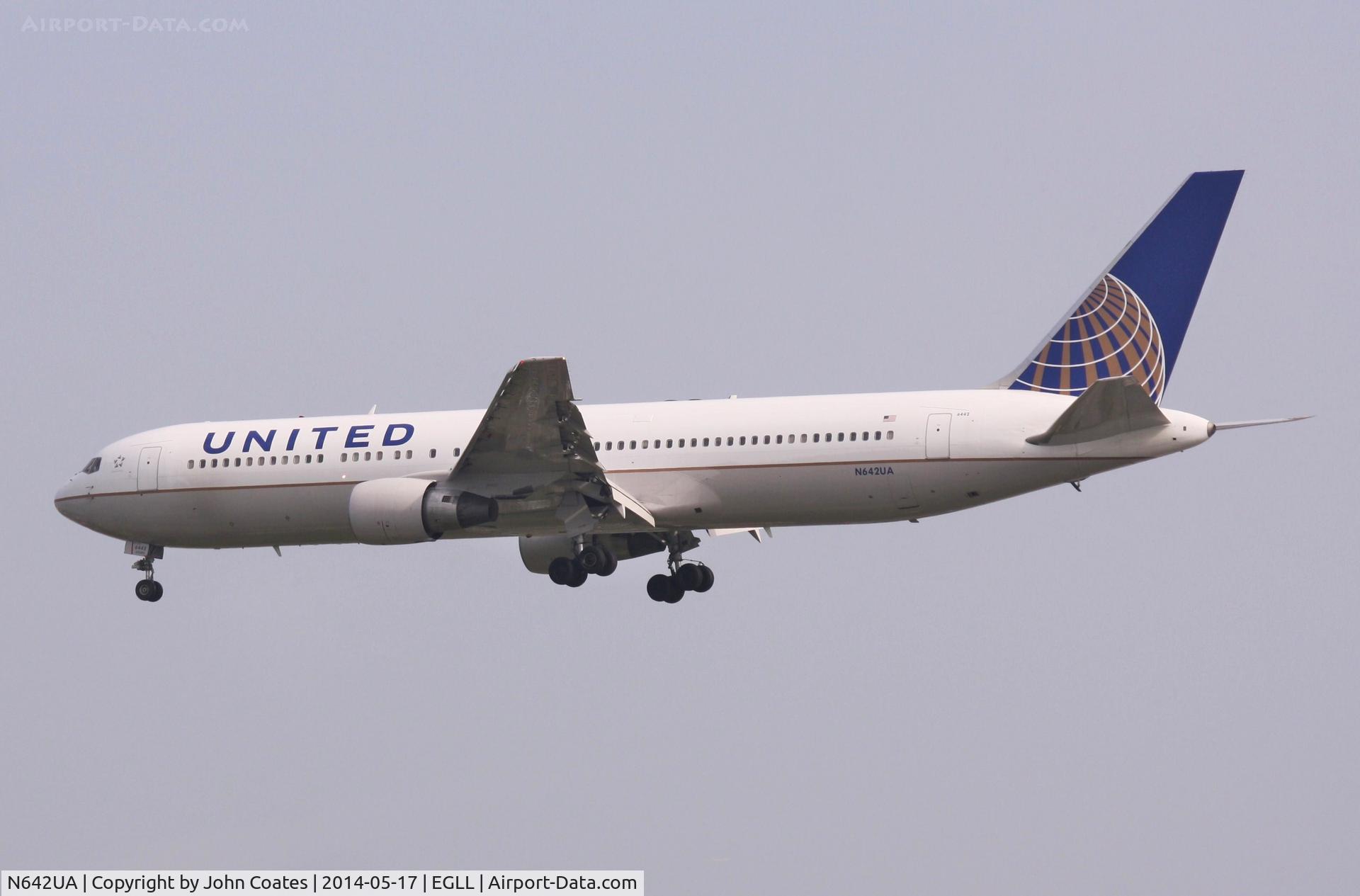 N642UA, 1991 Boeing 767-322 C/N 25092, Arriving 27L