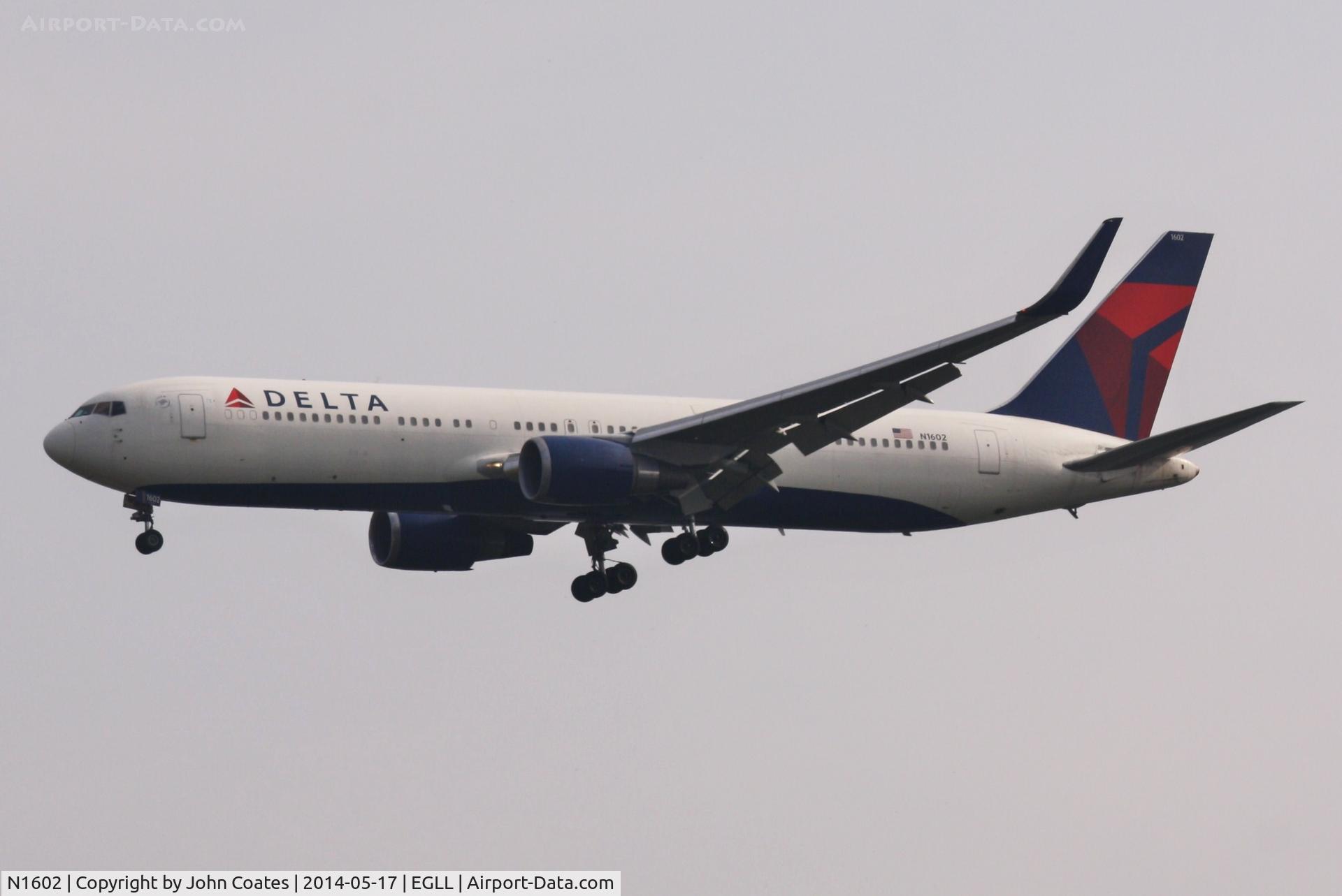 N1602, 1999 Boeing 767-332 C/N 29694, Approach 27L