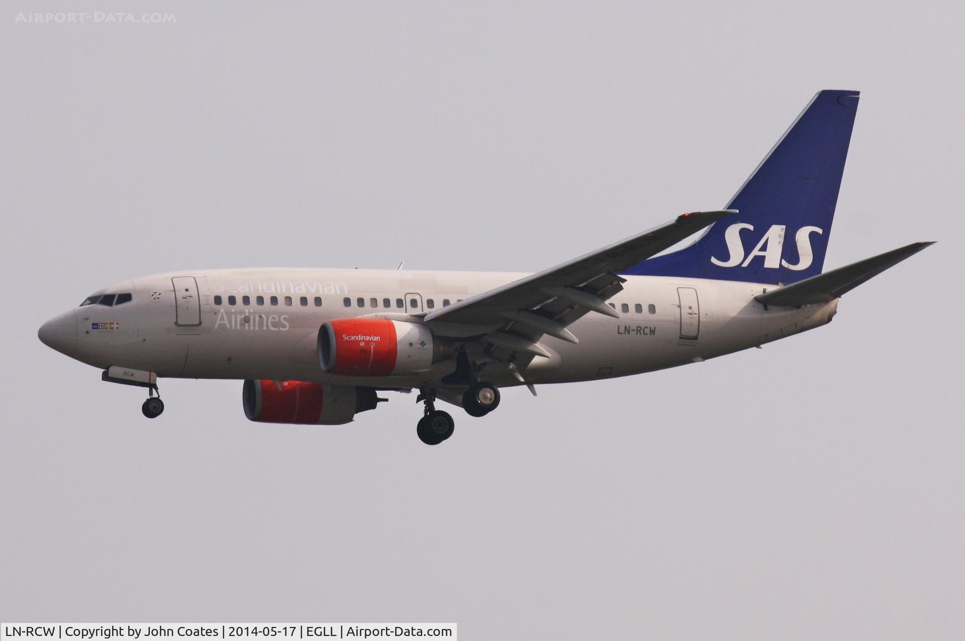 LN-RCW, 1999 Boeing 737-683 C/N 28308, Finals 27L