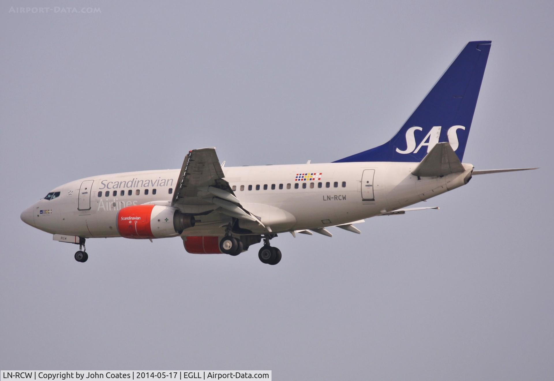LN-RCW, 1999 Boeing 737-683 C/N 28308, Arriving 27L