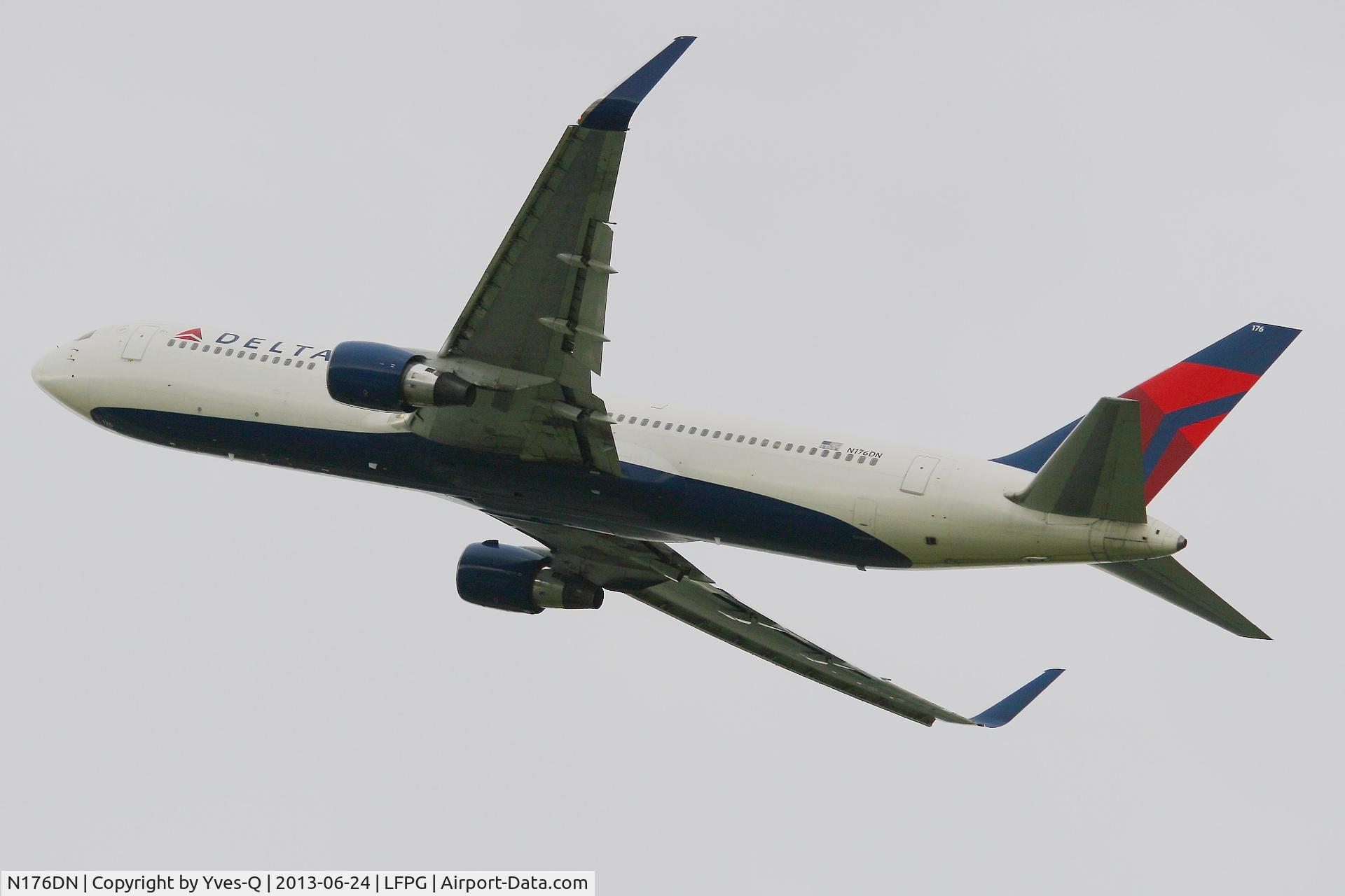N176DN, 1990 Boeing 767-332 C/N 25061, Boeing 767-332, Take-off Rwy 26R, Roissy Charles De Gaulle Airport (LFPG-CDG)