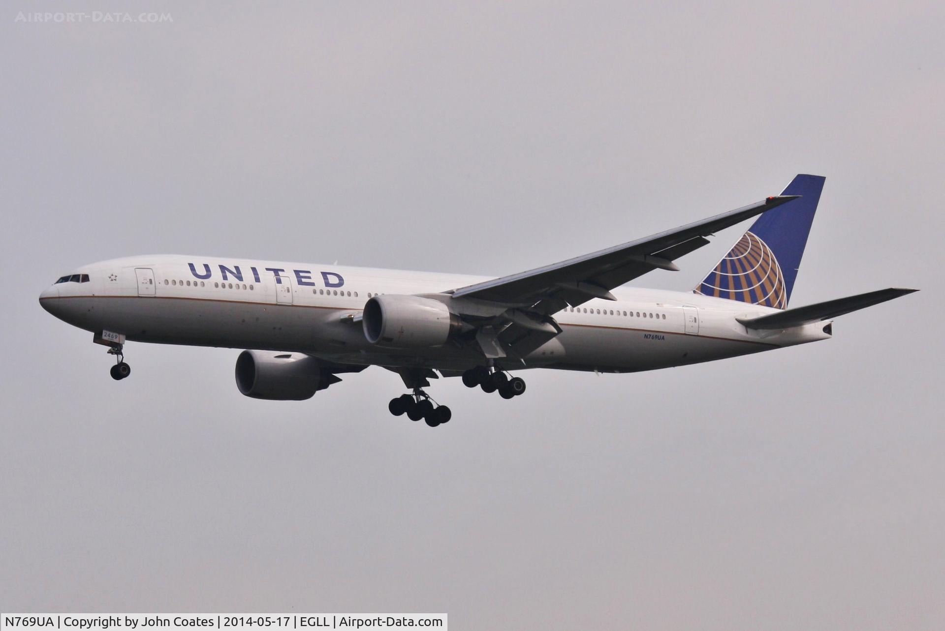 N769UA, 1995 Boeing 777-222 C/N 26921, Approach 27L