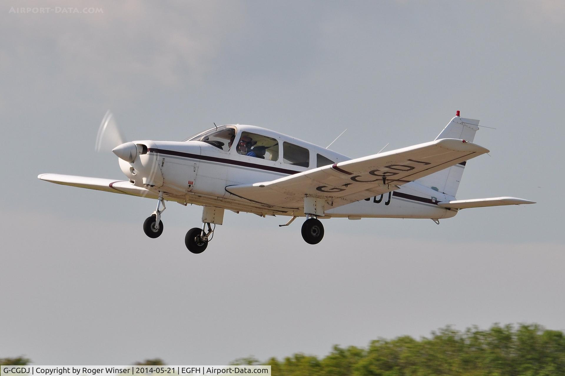 G-CGDJ, 1981 Piper PA-28-161 Cherokee Warrior II C/N 28-8116256, Visiting Piper Warrior II departing Runway 22.
