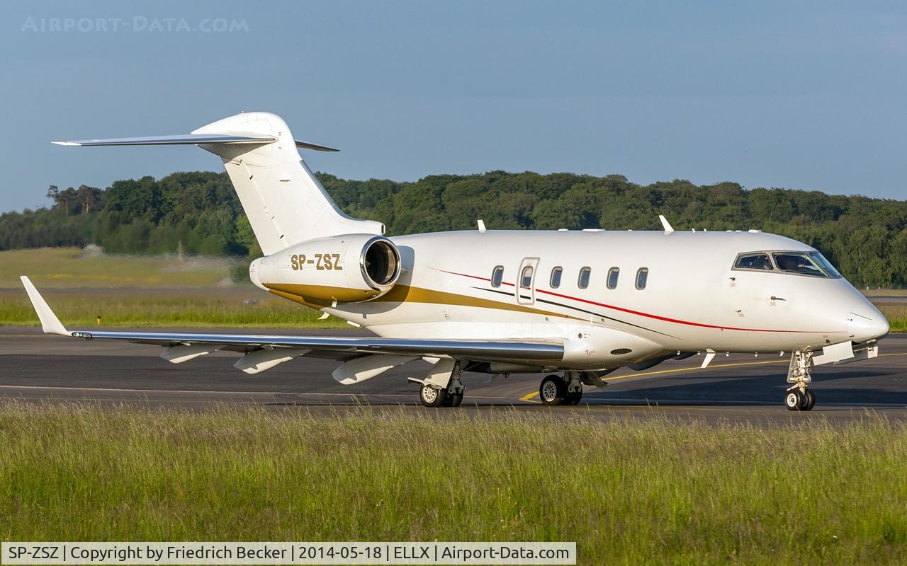 SP-ZSZ, 2005 Bombardier Challenger 300 (BD-100-1A10) C/N 20044, taxying to the active