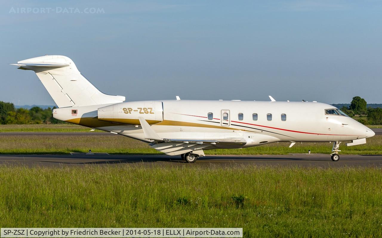SP-ZSZ, 2005 Bombardier Challenger 300 (BD-100-1A10) C/N 20044, taxying to the active