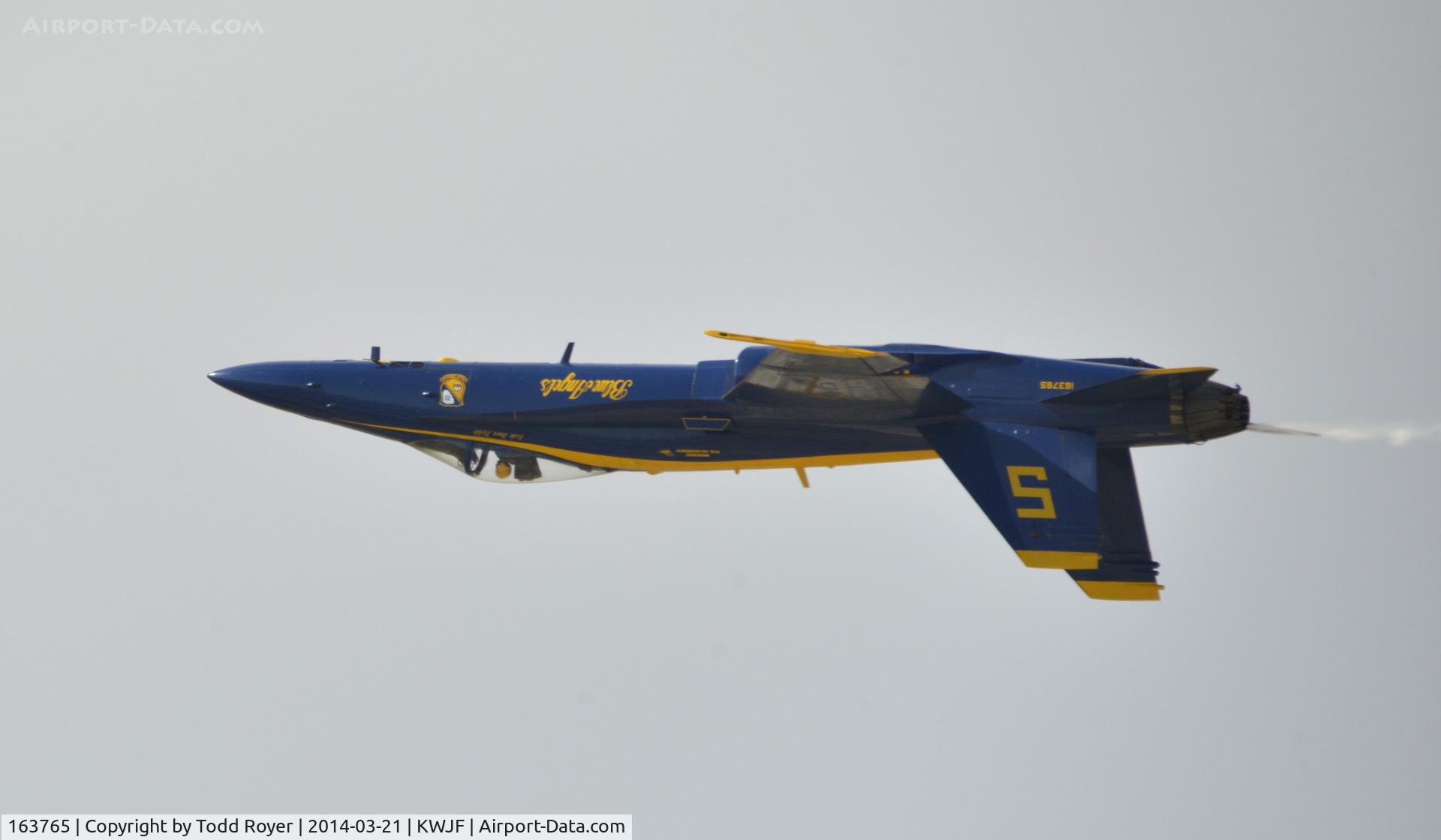 163765, 1989 McDonnell Douglas F/A 18C Hornet C/N 0845/C122, Performing at the Los Angeles County Airshow