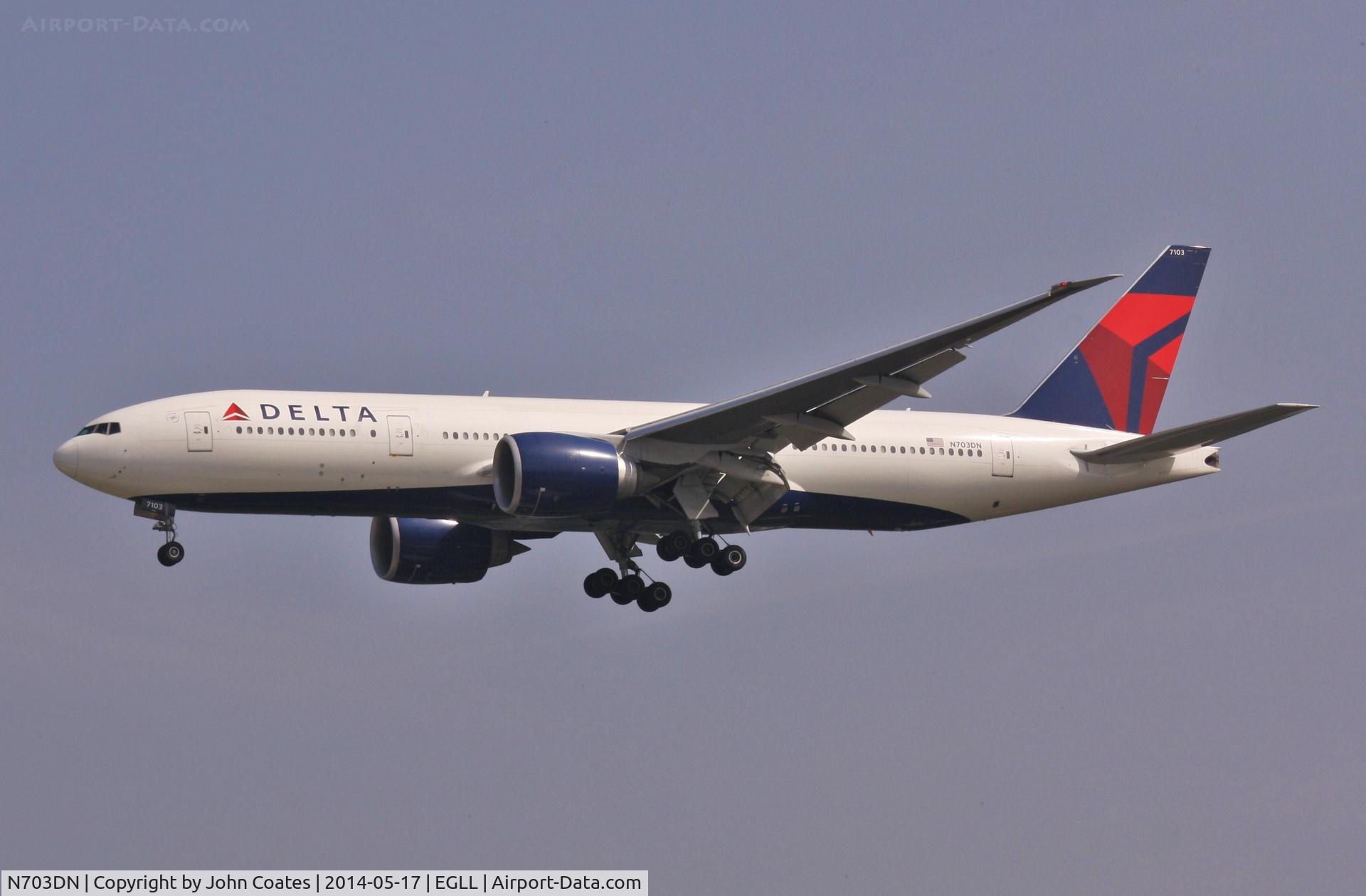 N703DN, 2009 Boeing 777-232/LR C/N 32222, Approach 27L