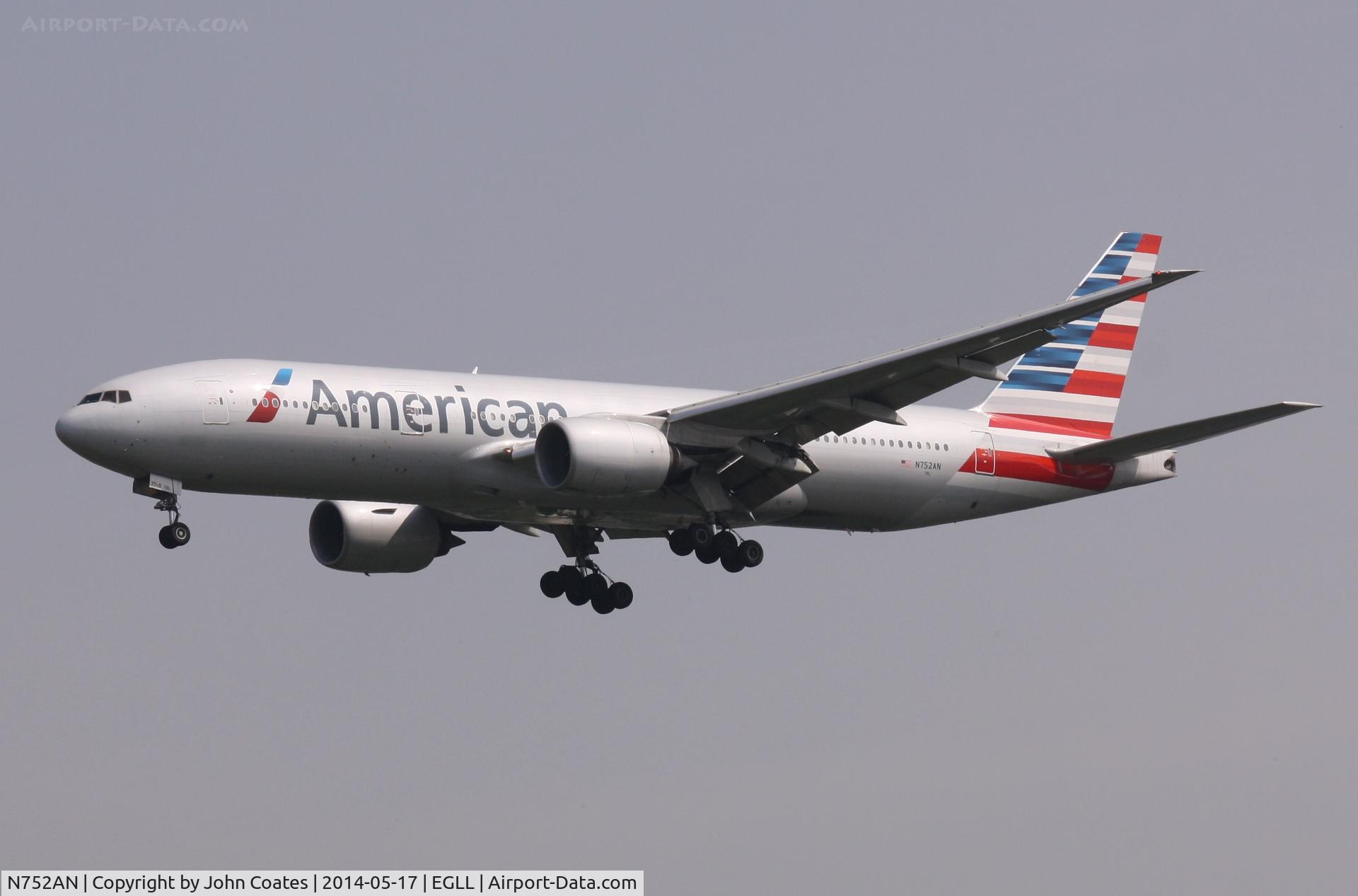 N752AN, 2001 Boeing 777-223 C/N 30260, Approach 27L