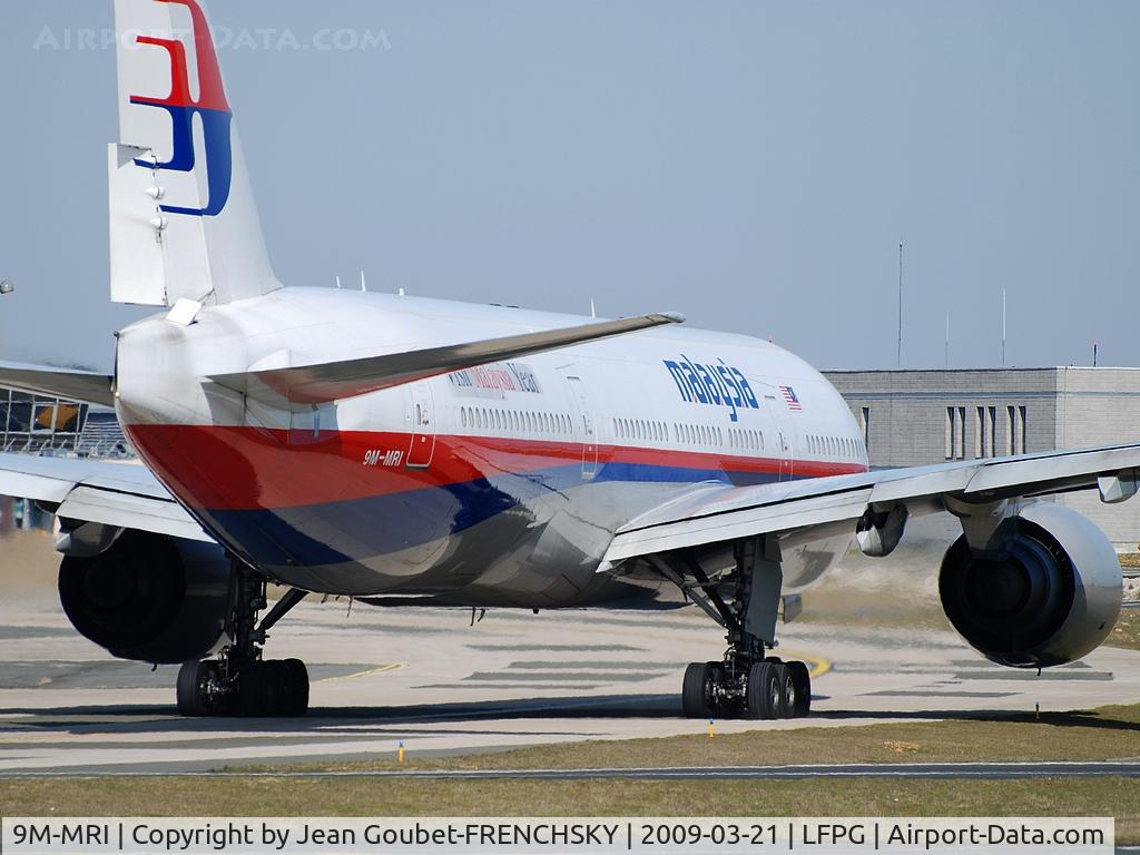 9M-MRI, 1998 Boeing 777-2H6/ER C/N 28416, Malaysian at CDG T1