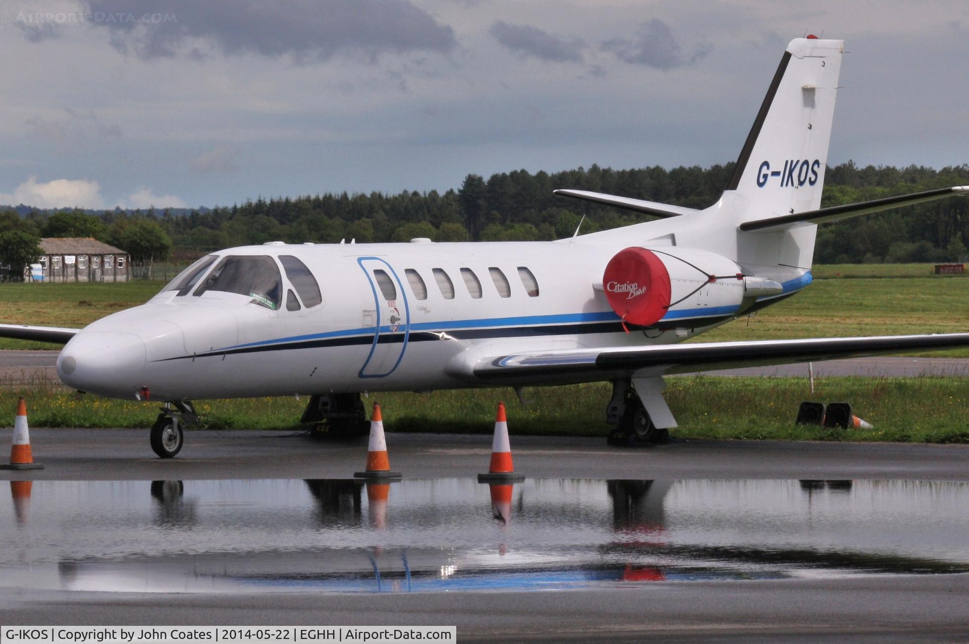 G-IKOS, 2001 Cessna 550 Citation Bravo C/N 550-0957, Reflecting at CSE