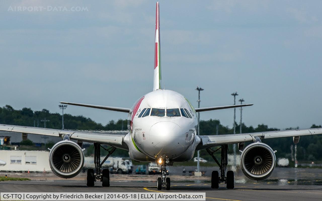CS-TTQ, 1996 Airbus A319-111 C/N 629, taxying to the active
