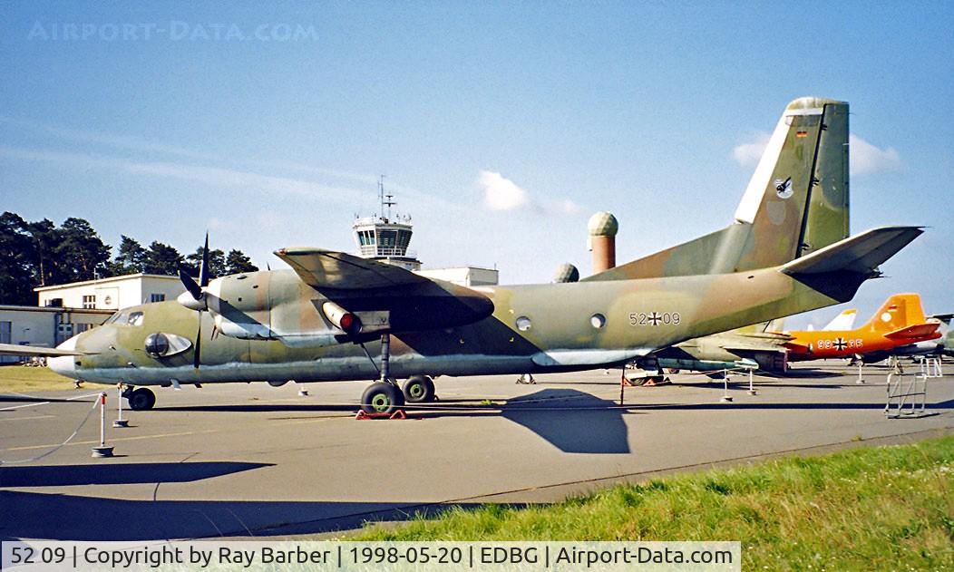 52 09, 1981 Antonov An-26SM C/N 114-02, Antonov An-26SM [114-02] Berlin-Gatow~D 20/05/1998
