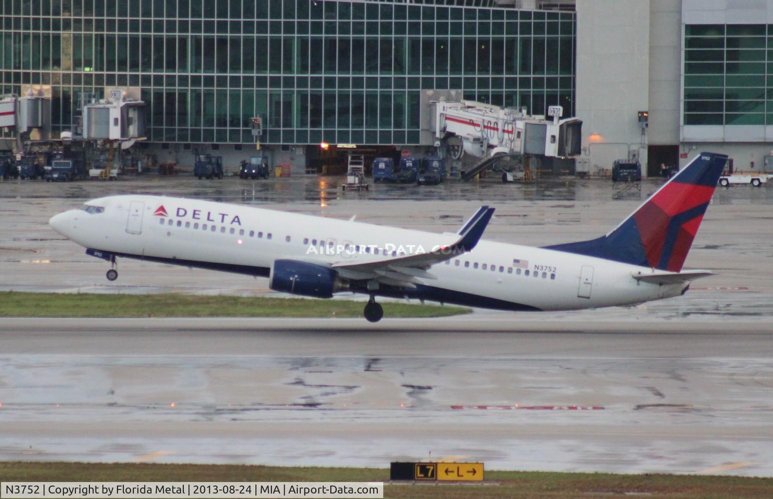 N3752, 2001 Boeing 737-832 C/N 30492, Delta 737-800