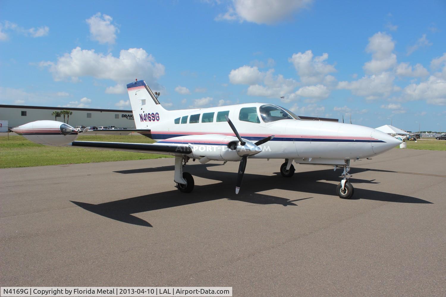 N4169G, Cessna 402B Businessliner C/N 402B1215, Cessna 402B at Sun N Fun