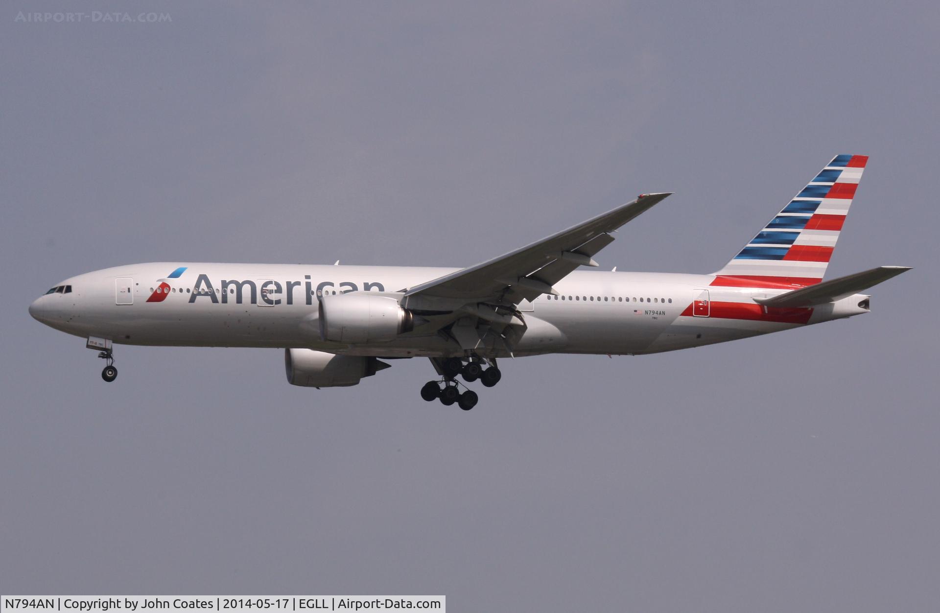 N794AN, 2000 Boeing 777-223 C/N 30256, Arriving 27L