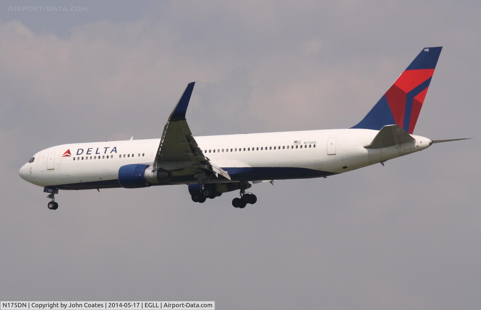 N175DN, 1990 Boeing 767-332 C/N 24803, Arriving 27L