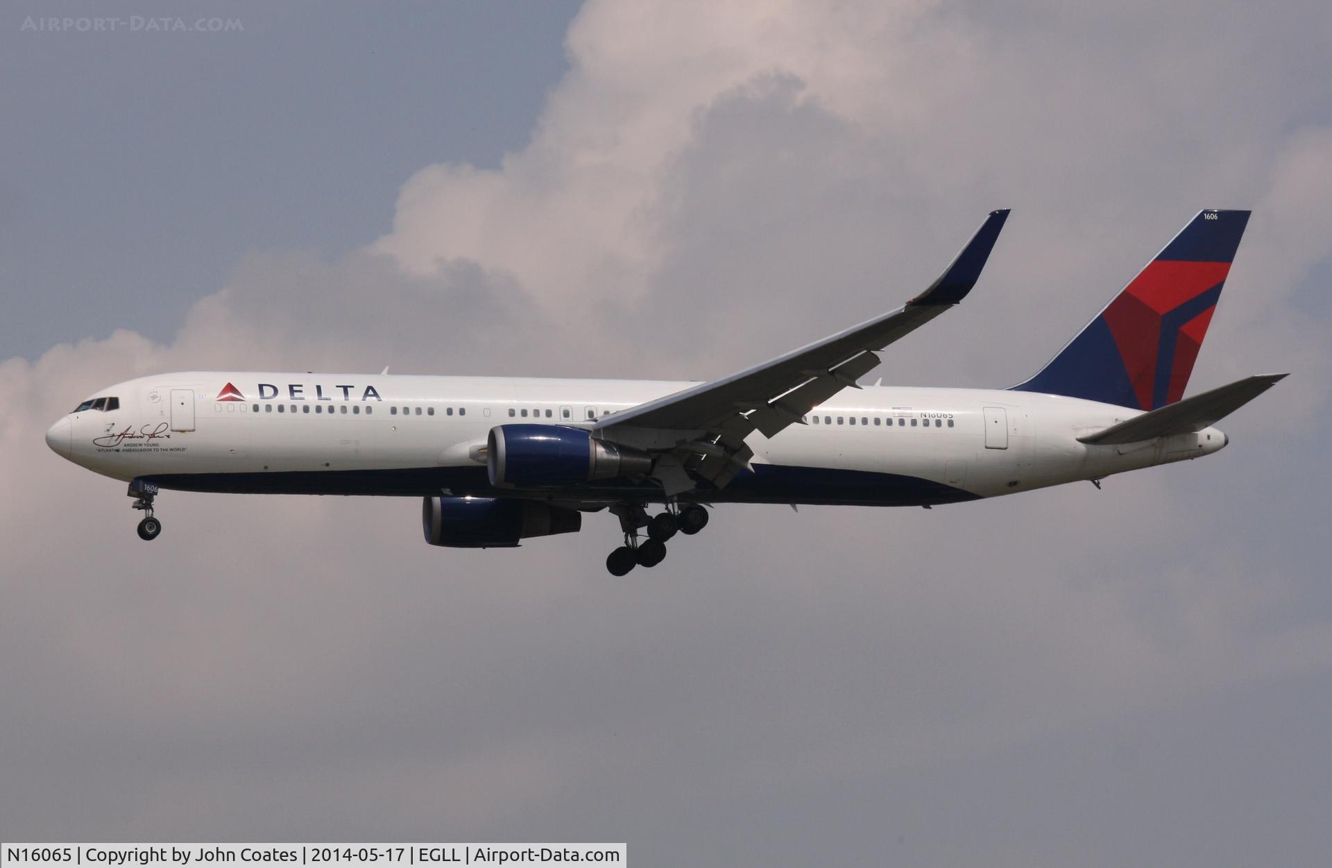 N16065, 1999 Boeing 767-332 C/N 30199, Arriving 27L