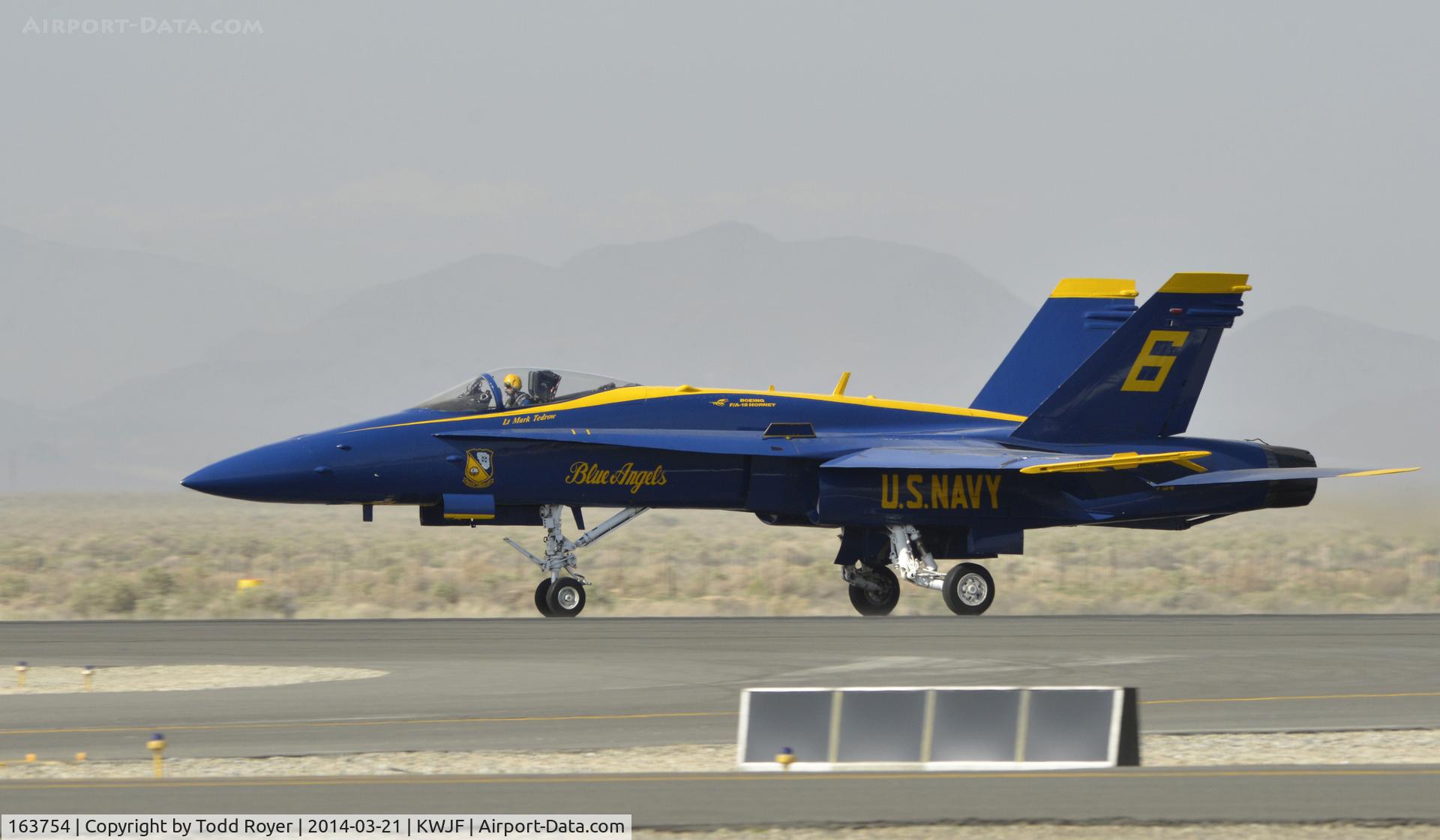 163754, 1989 McDonnell Douglas F/A-18C Hornet C/N 0829/C112, Rollout on landing