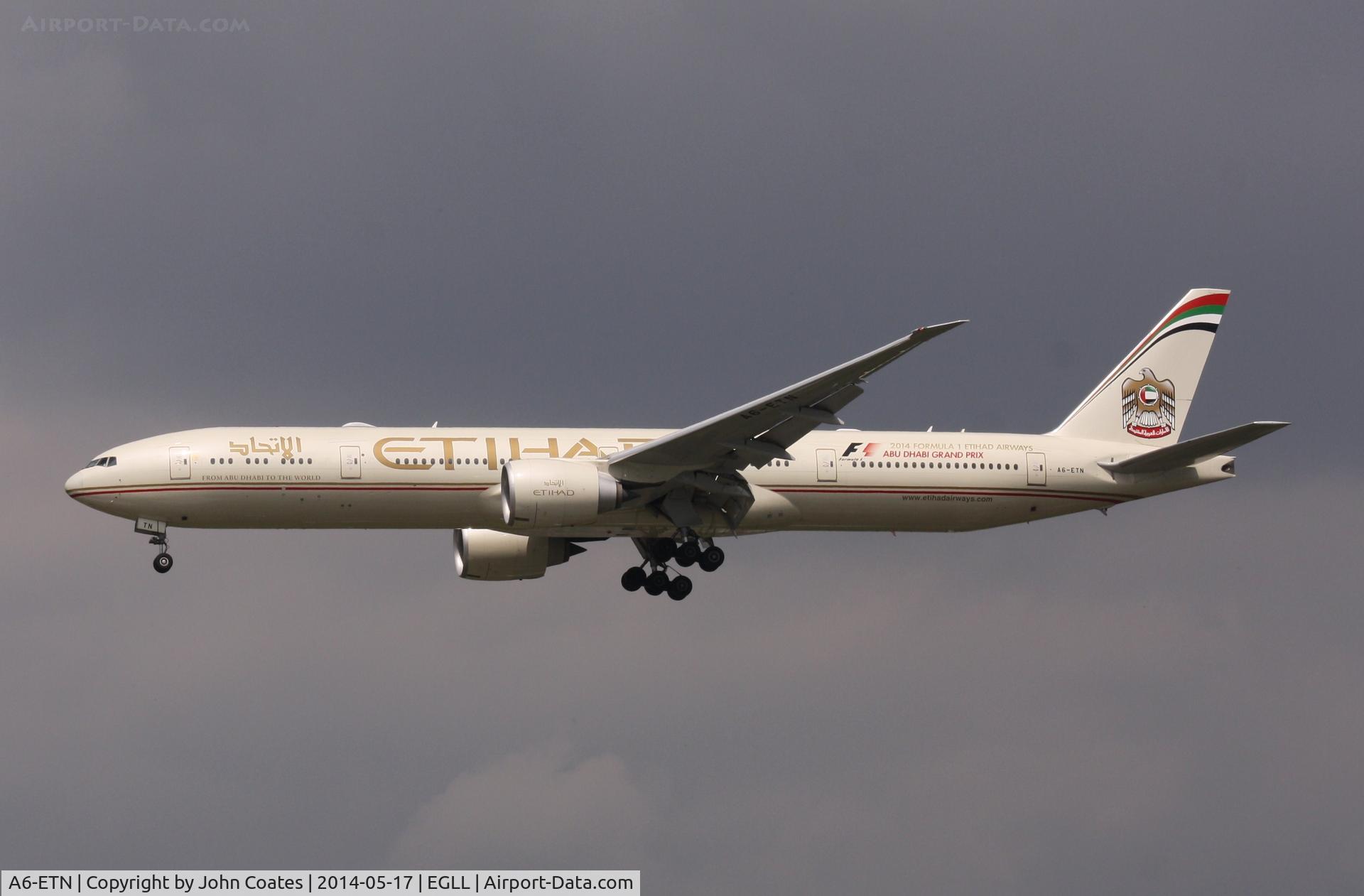 A6-ETN, 2013 Boeing 777-3FX/ER C/N 39689, Arriving 27L