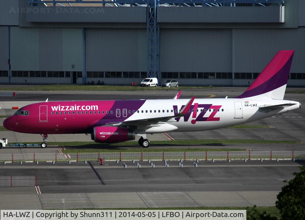 HA-LWZ, 2014 Airbus A320-232 C/N 6086, Delivery day...