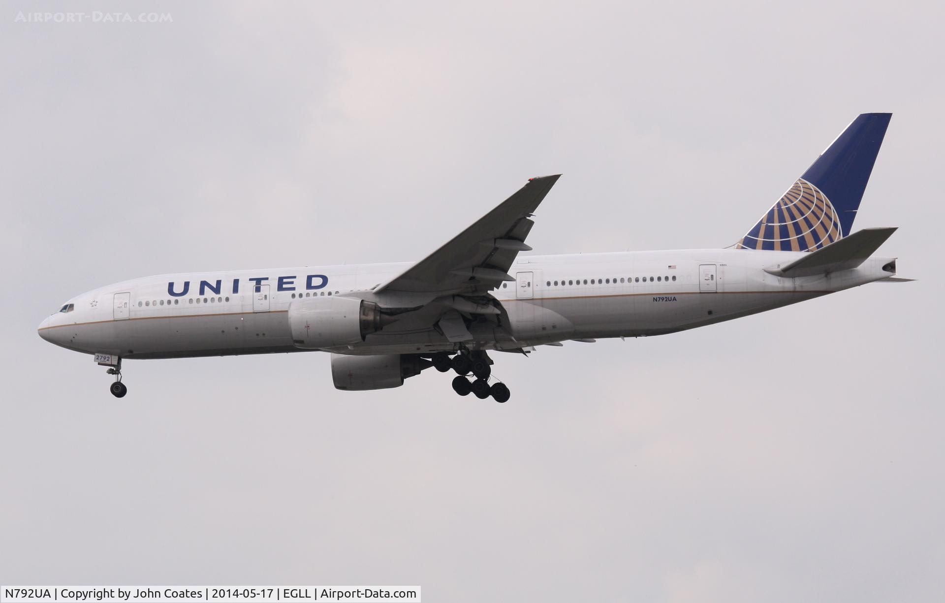 N792UA, 1997 Boeing 777-222 C/N 26934, Arriving 27L