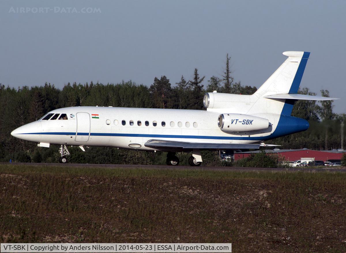 VT-SBK, Dassault Falcon 900EX C/N 089, Taxiing for departure.