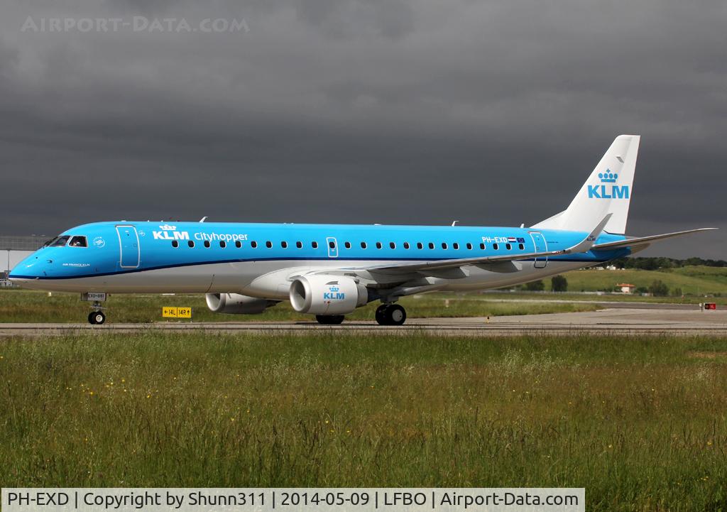 PH-EXD, 2014 Embraer 190LR (ERJ-190-100LR) C/N 19000661, Taxiing to the Terminal in a modified new livery...