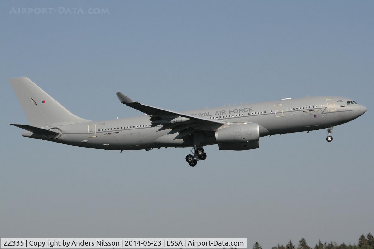 ZZ335, 2012 Airbus KC2 Voyager (A330-243MRTT) C/N 1334, On final for 19L.
