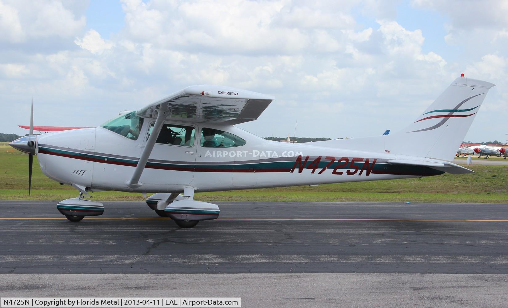 N4725N, 1979 Cessna 182Q Skylane C/N 18267314, Cessna 182Q at Sun N Fun