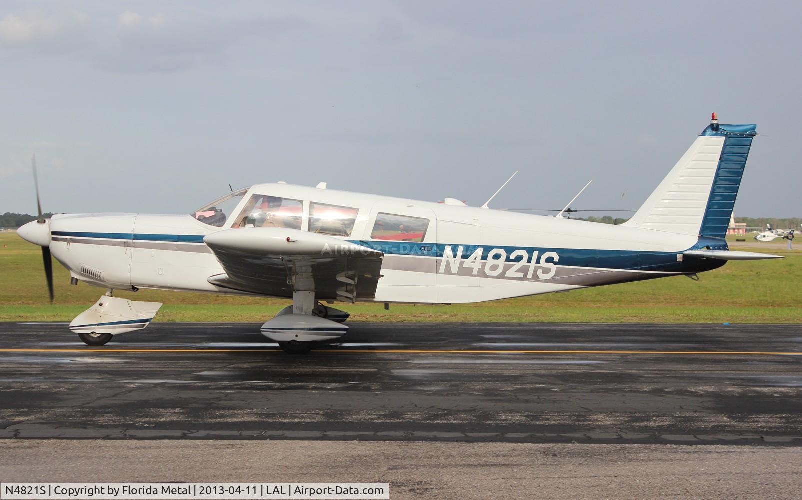 N4821S, 1969 Piper PA-32-260 Cherokee Six C/N 32-1252, PA-32-260 leaving Sun N Fun