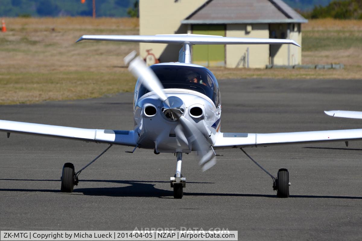 ZK-MTG, Diamond DA-40 Diamond Star C/N 40.998, At Taupo