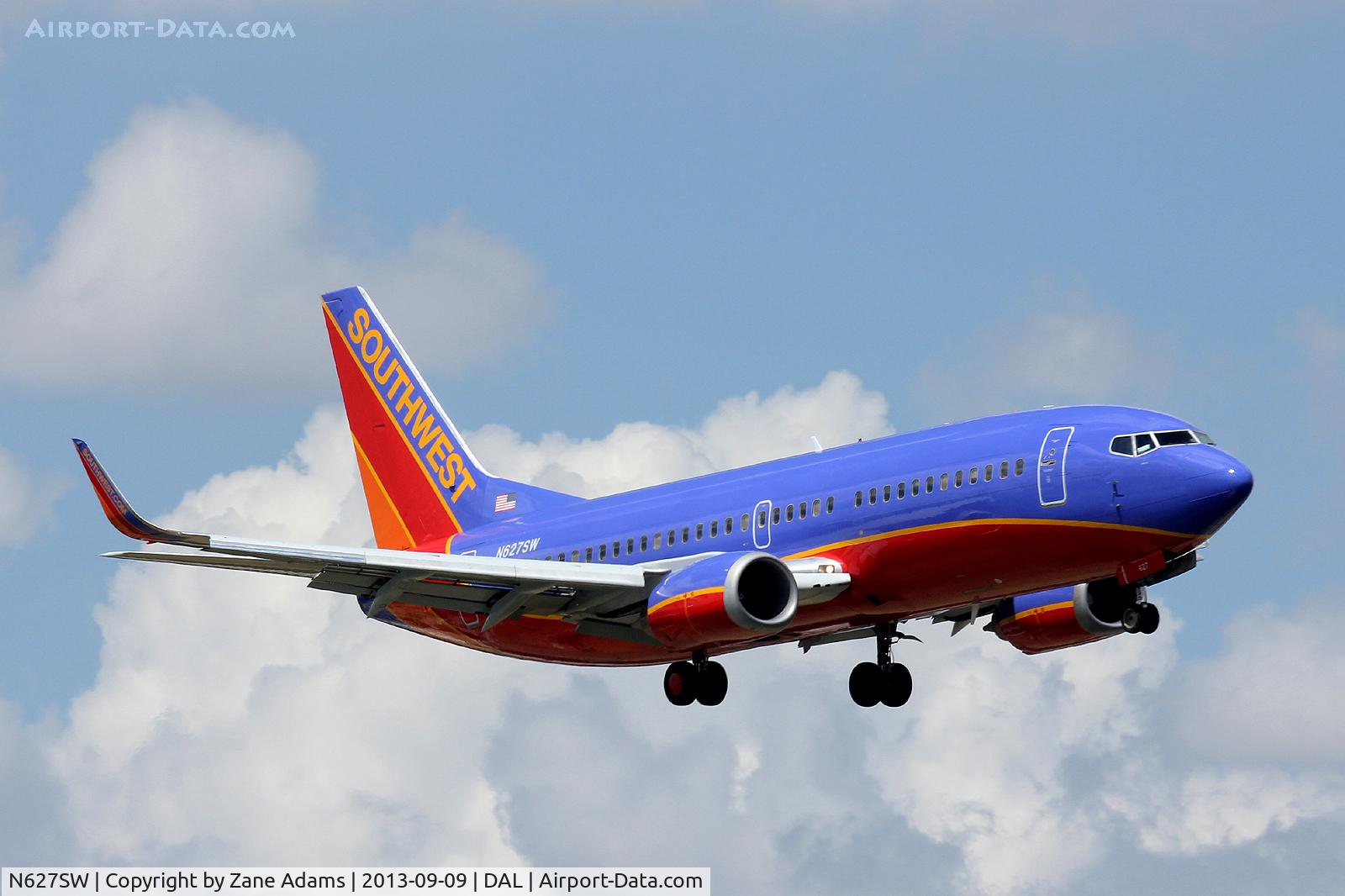 N627SW, 1996 Boeing 737-3H4 C/N 27935, Landing at Dallas Love Field