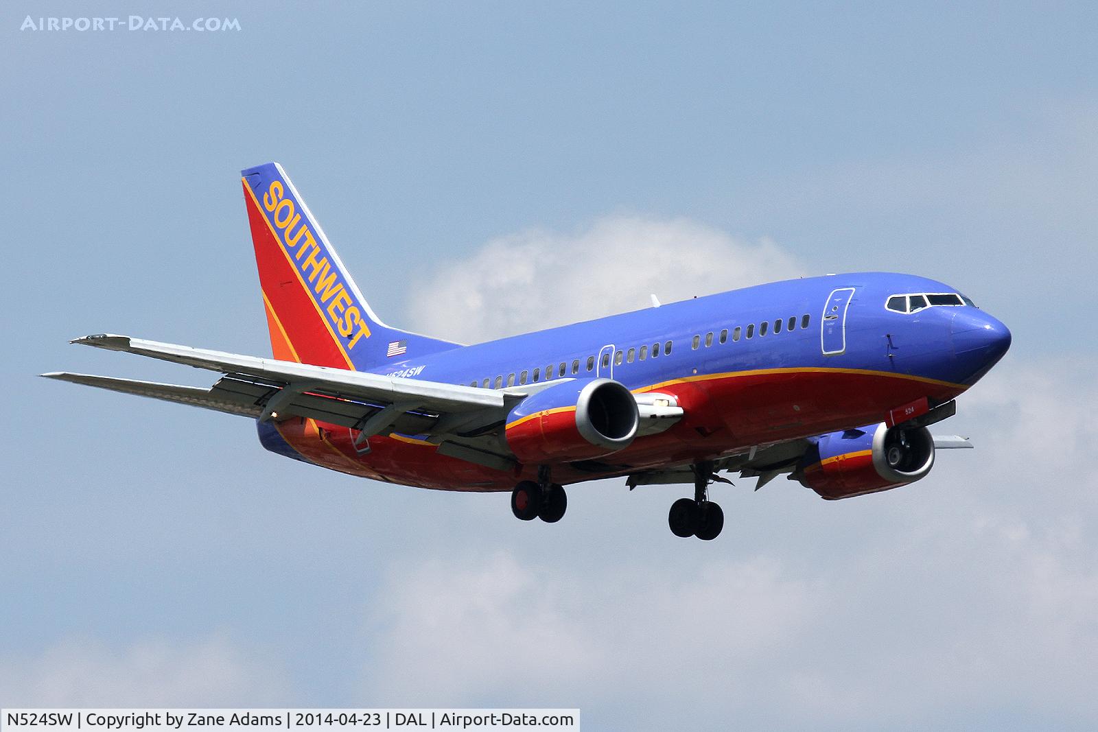 N524SW, 1992 Boeing 737-5H4 C/N 26566, Landing at Dallas Love Field