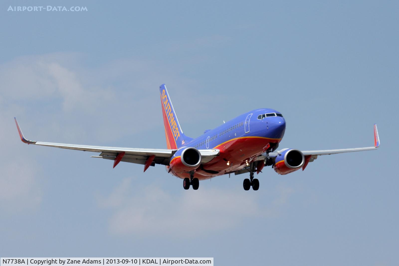 N7738A, 2006 Boeing 737-7BD C/N 33930, Landing at Dallas Love Field
