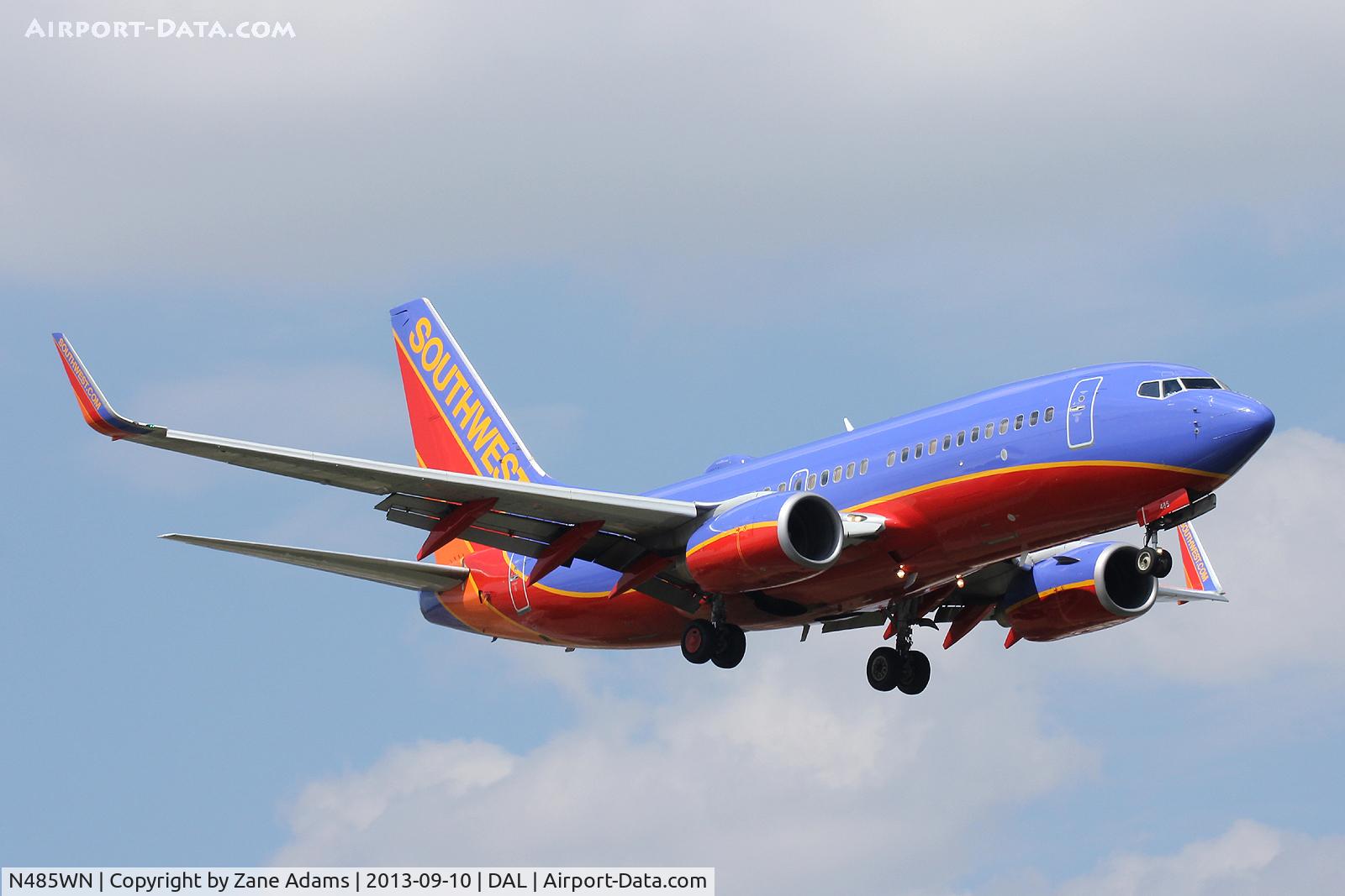 N485WN, 2004 Boeing 737-7H4 C/N 32473, Landing at Dallas Love Field