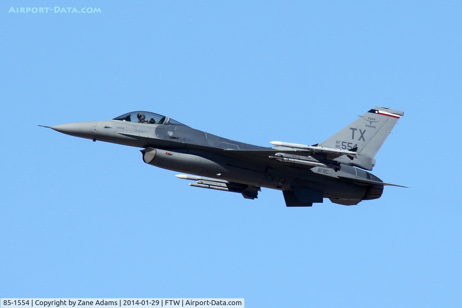 85-1554, 1985 General Dynamics F-16C Fighting Falcon C/N 5C-296, 301st FW F-16 departing NASJRB Fort Worth
