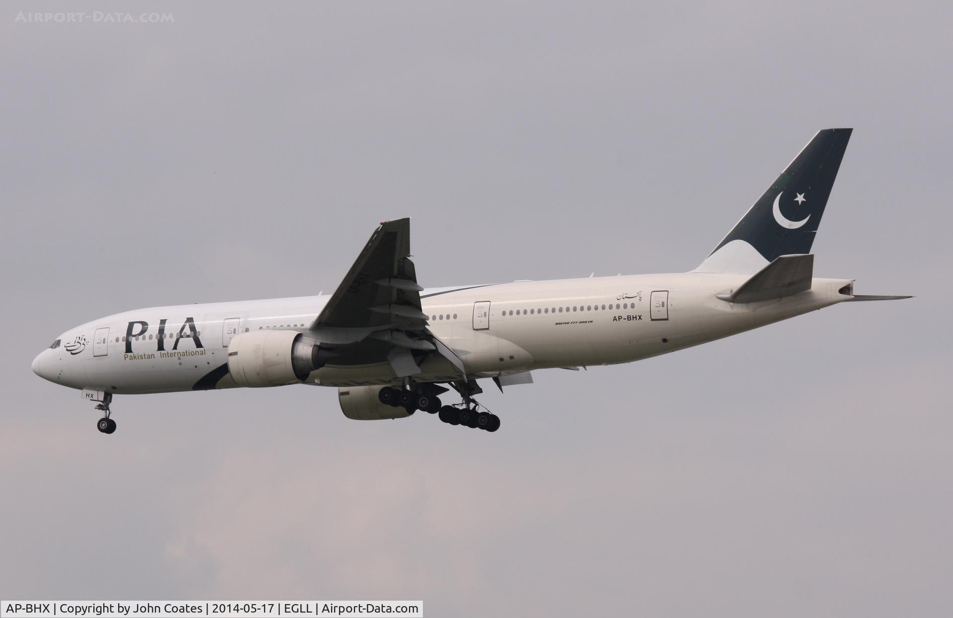 AP-BHX, 2007 Boeing 777-240/ER C/N 35296, Arriving 27L