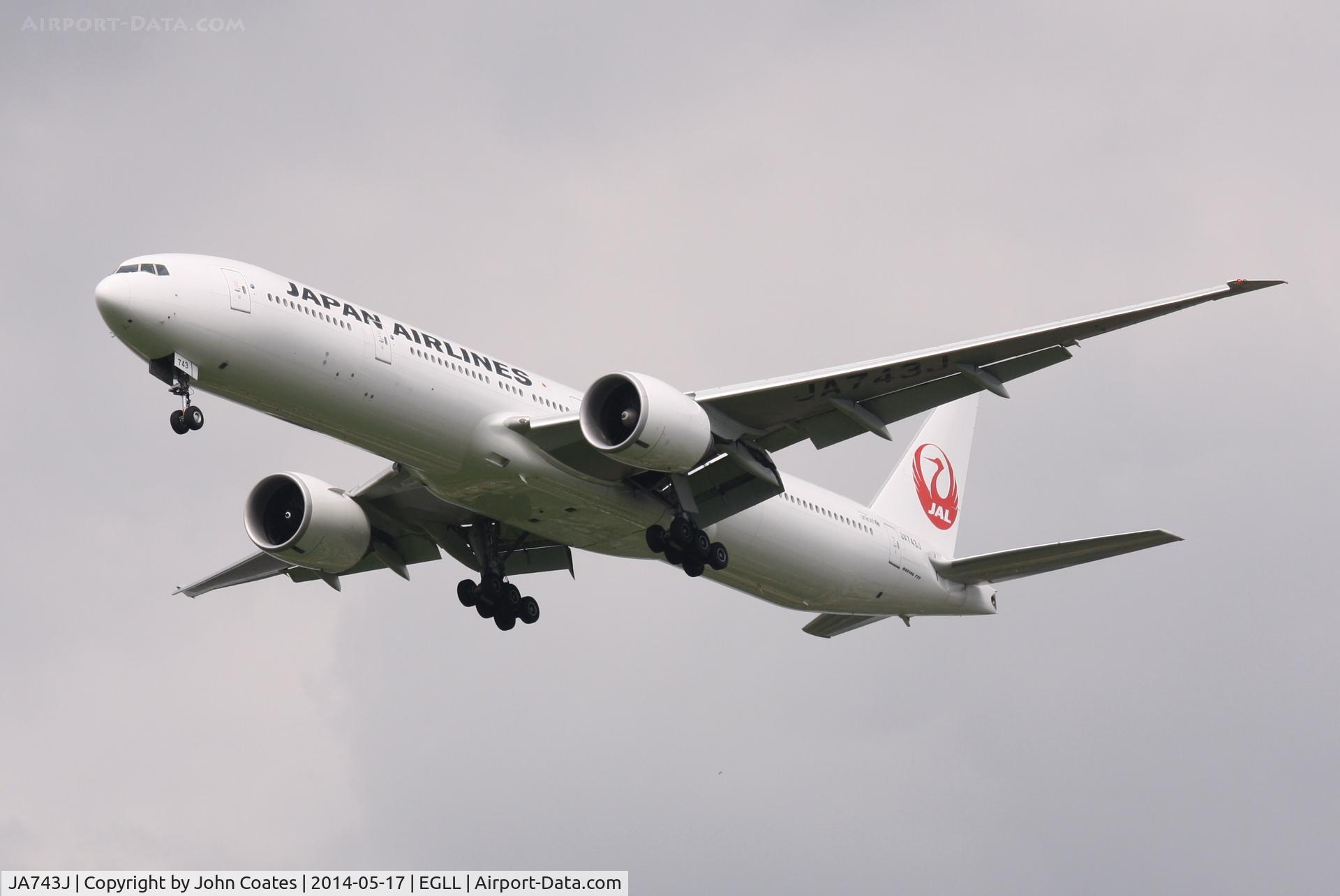 JA743J, 2009 Boeing 777-346/ER C/N 36130, Finals 27R