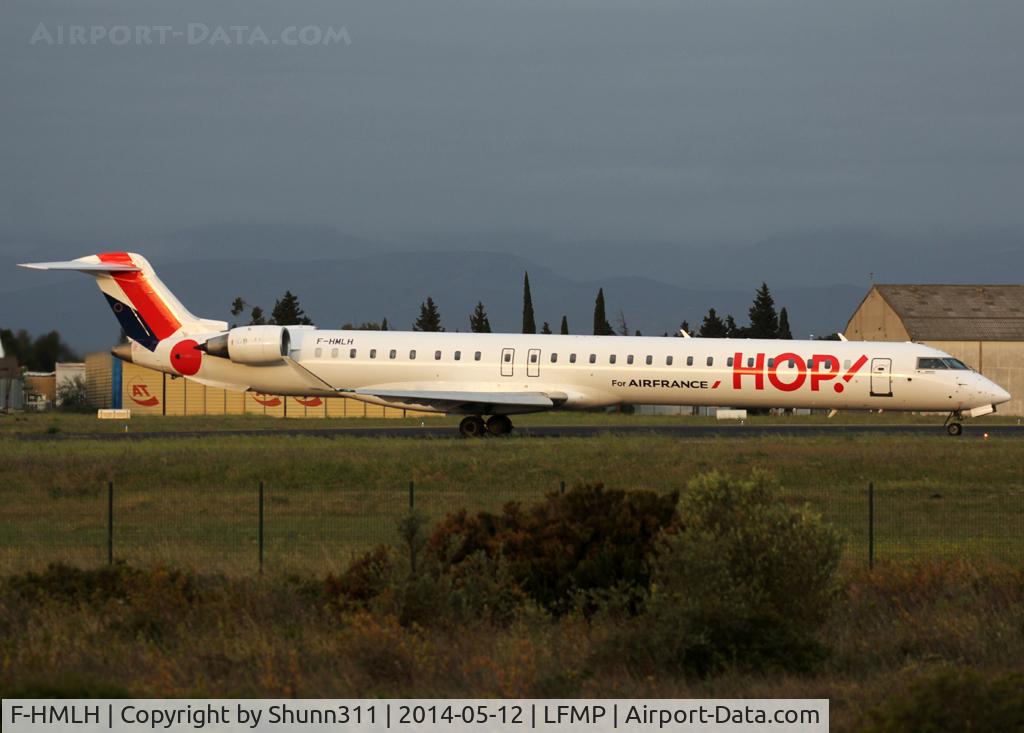 F-HMLH, 2011 Bombardier CRJ-1000EL NG (CL-600-2E25) C/N 19013, Ready for take off to ORY
