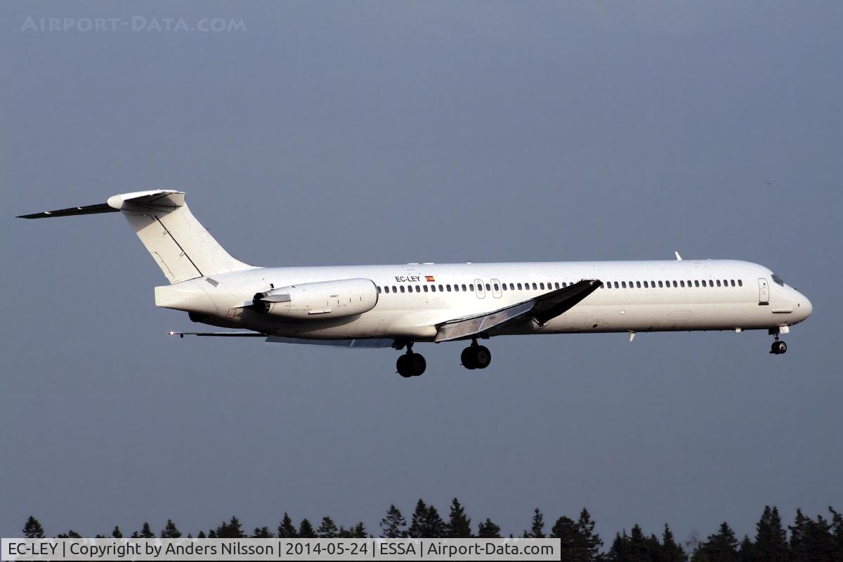 EC-LEY, 1993 McDonnell Douglas MD-83 (DC-9-83) C/N 53182, On final for 19R from Madrid as DK9005.