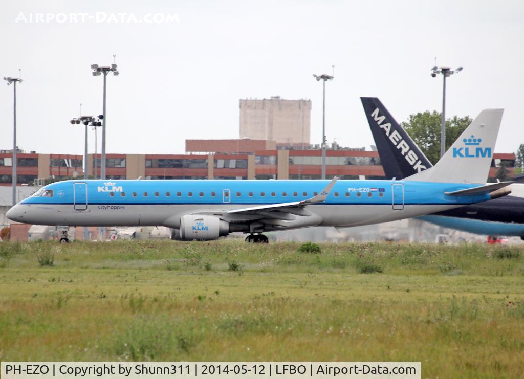 PH-EZO, 2010 Embraer 190LR (ERJ-190-100LR) C/N 19000345, Lining up rwy 32R from 'N2' for departure...