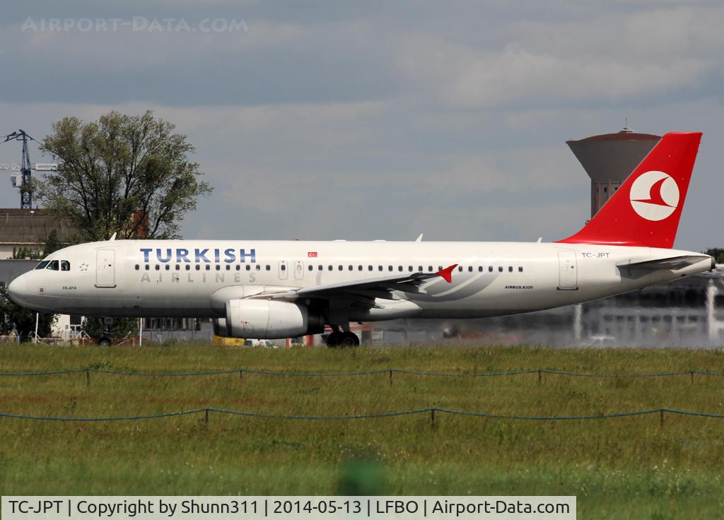 TC-JPT, 2008 Airbus A320-232 C/N 3719, Taking off rwy 32R