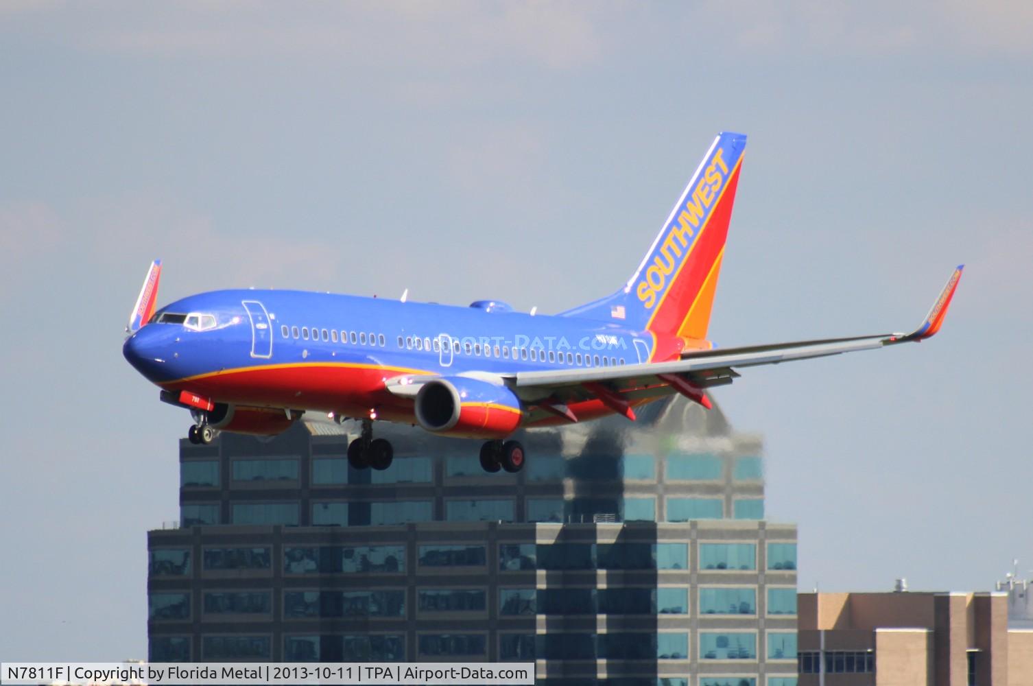 N7811F, 2001 Boeing 737-76N C/N 28654, Southwest 737-700