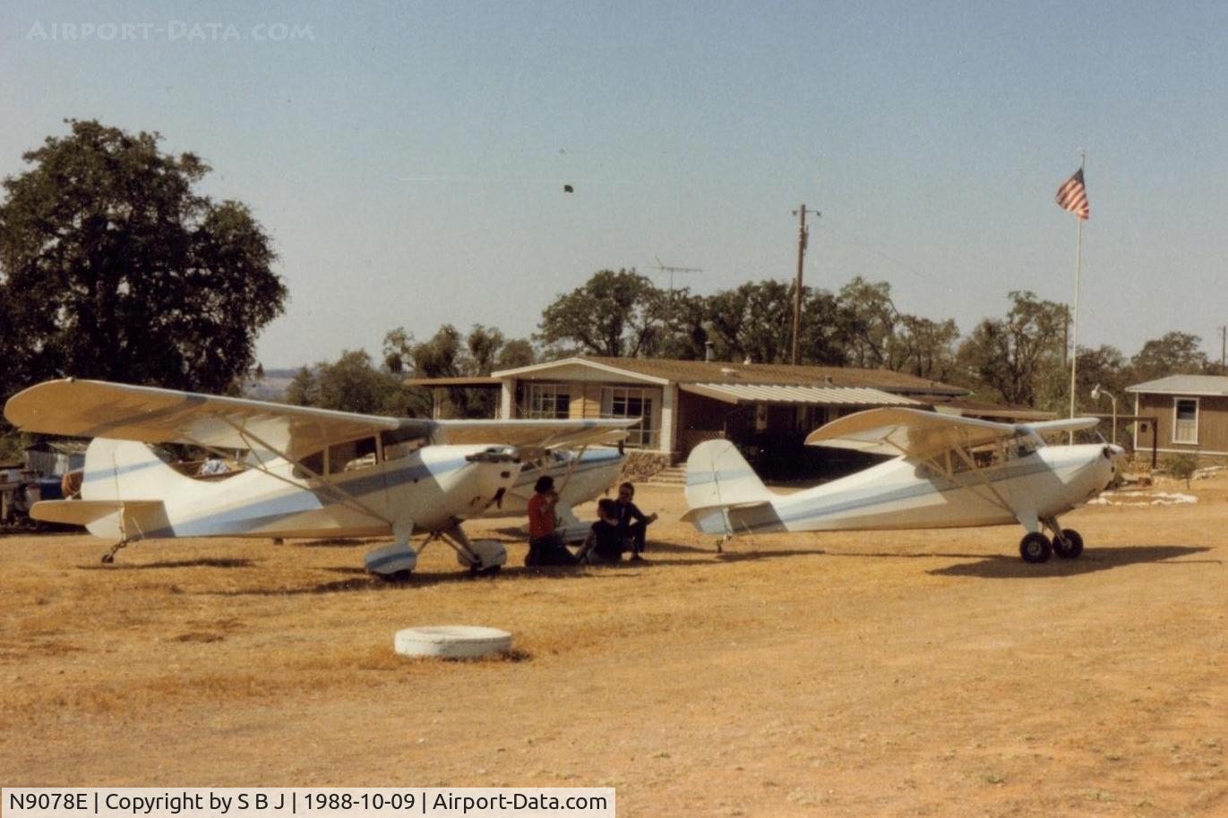 N9078E, 1946 Aeronca 11AC Chief C/N 11AC-710, Mini chief flyin. Only blue & white chiefs were allowed.Around 1988.The blue and white chief won best chief award!