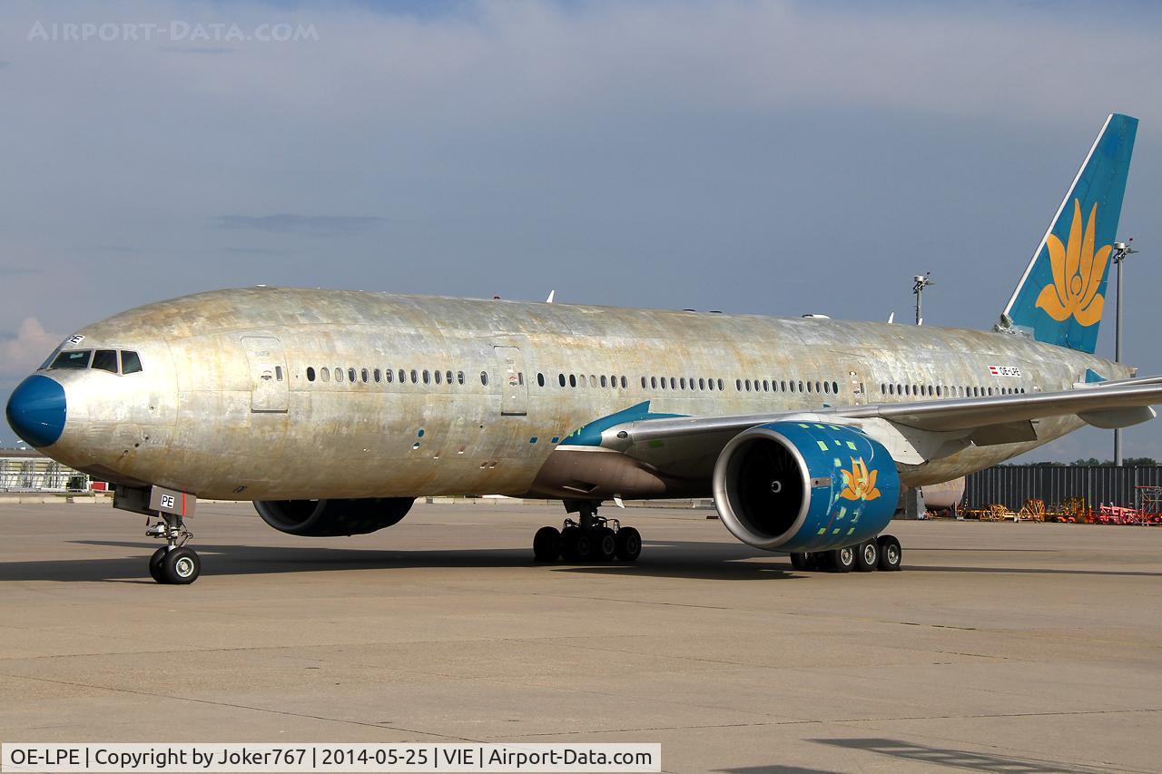 OE-LPE, 1998 Boeing 777-2Q8/ER C/N 27607, Austrian Airlines